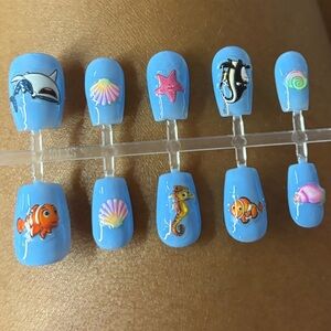 Under The Sea on press on nails